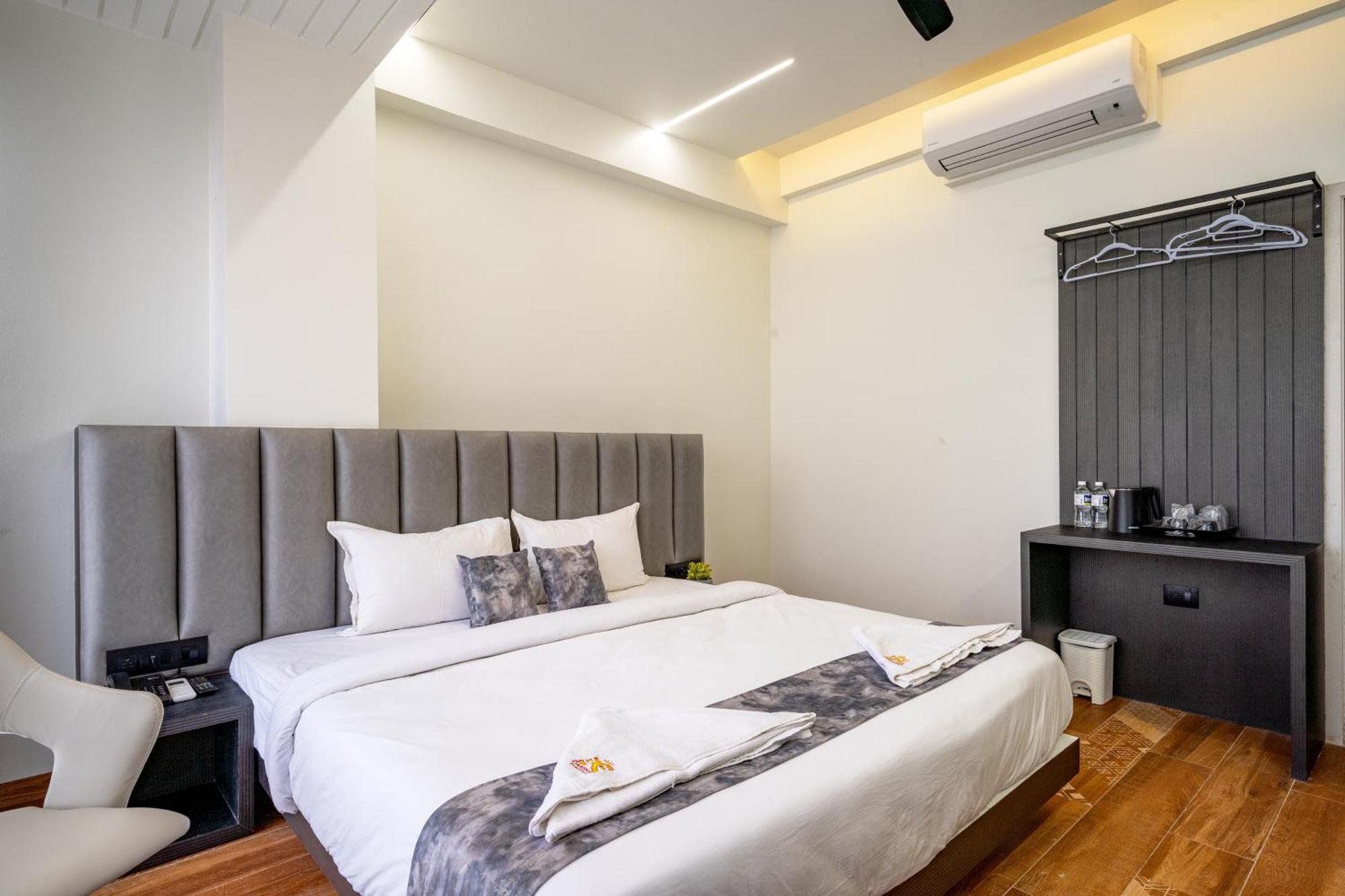 Hotel Darshan Executive Tuljapur Экстерьер фото