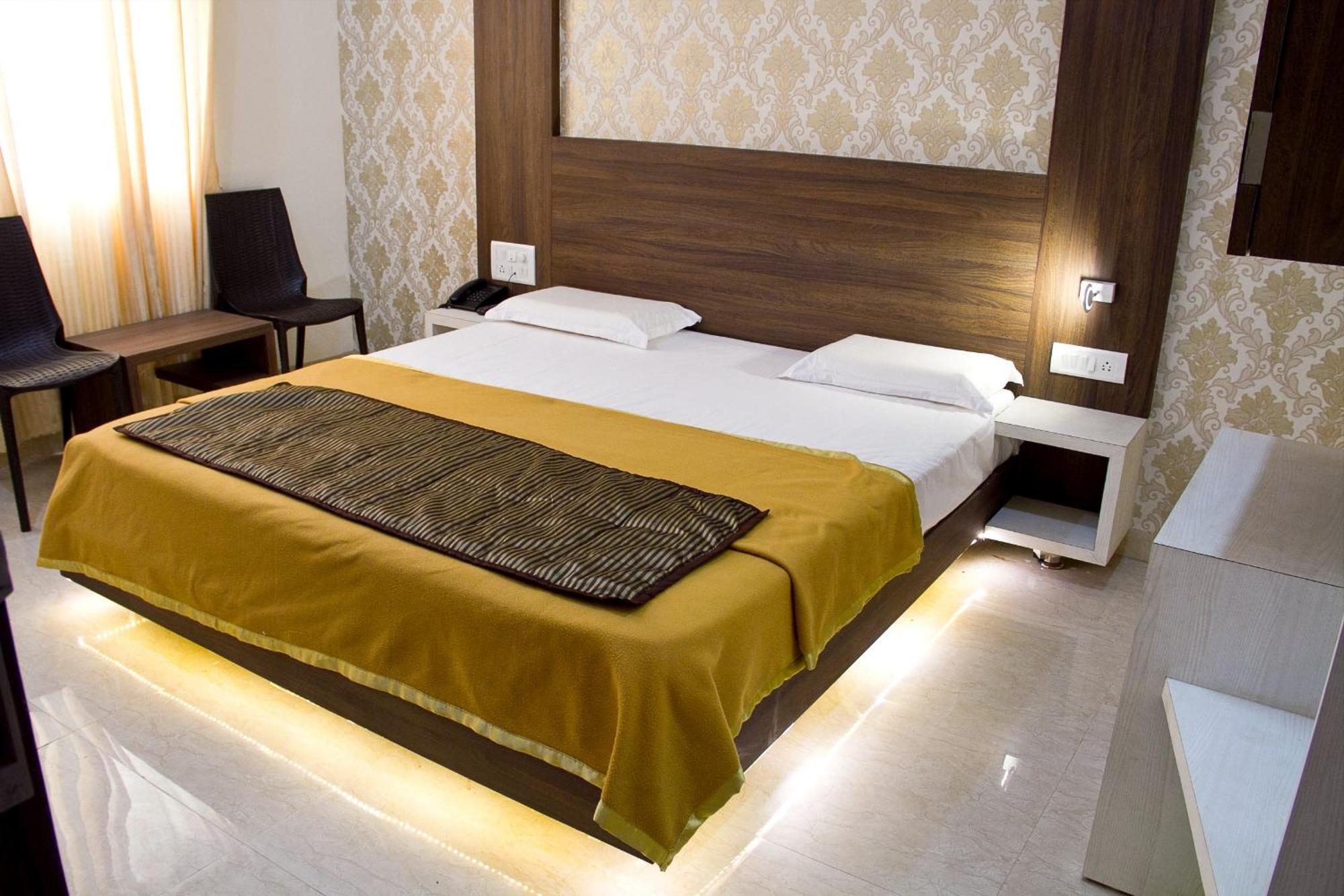 Hotel Darshan Executive Tuljapur Экстерьер фото