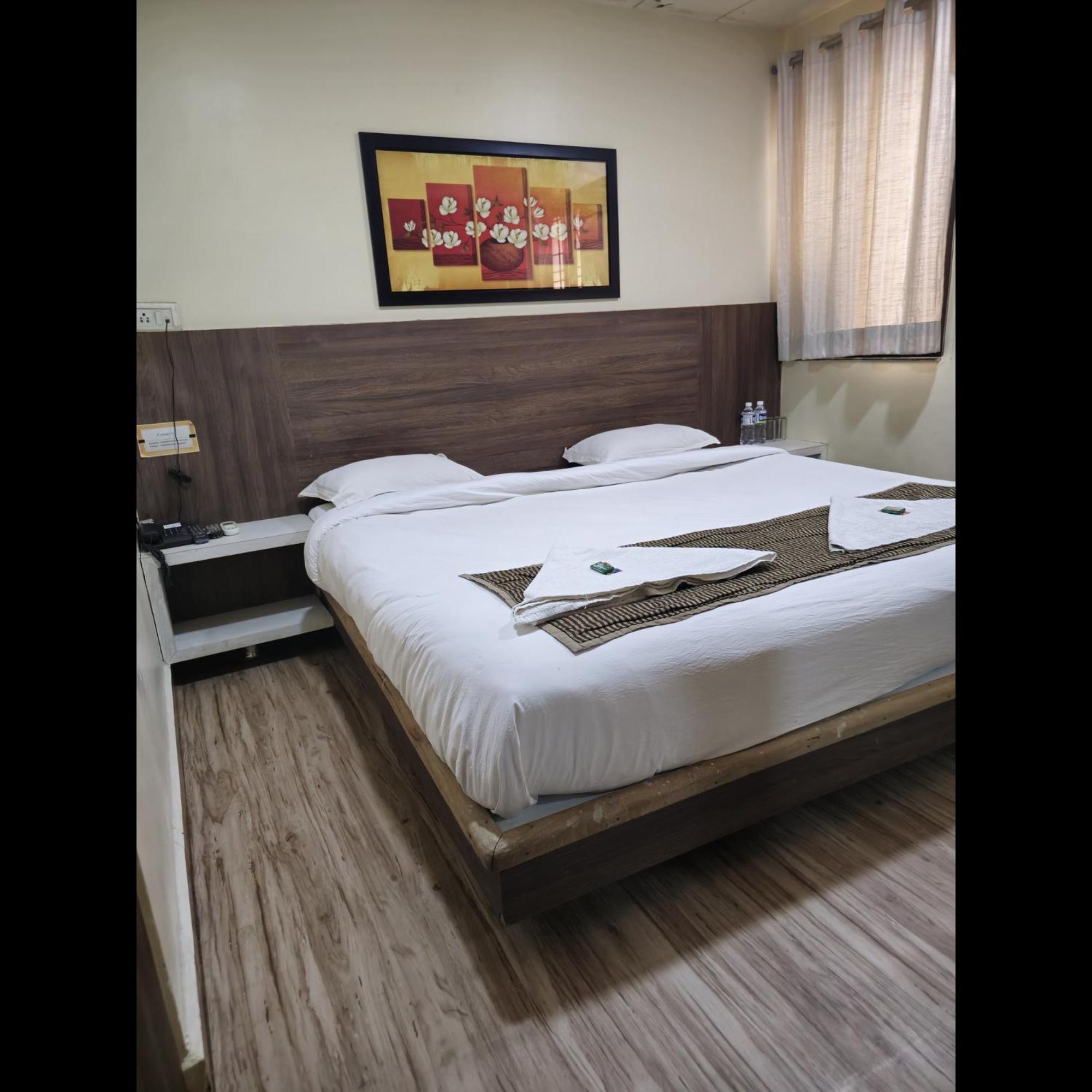 Hotel Darshan Executive Tuljapur Экстерьер фото